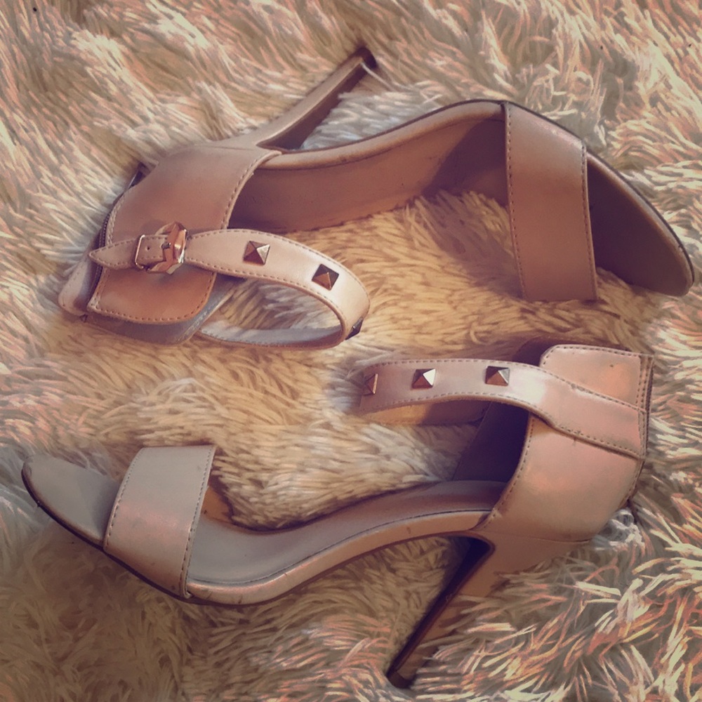 Two strap heel!